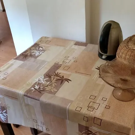 дом возле леса