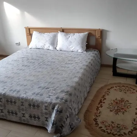 아파트 будинок біля лісу *