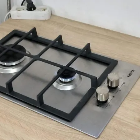 будинок біля лісу