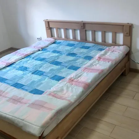 아파트 будинок біля лісу *